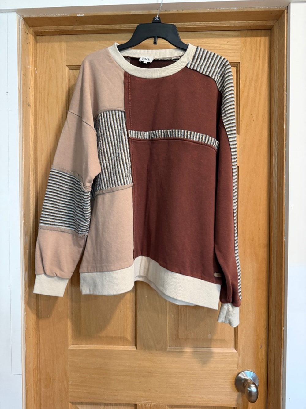 BKE Patchwork Crew Sweatshirt in Rust, Beige & Cream
